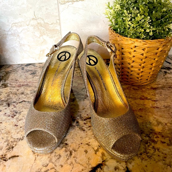 The Wishbone Collection High Heel Shoes - Picture 1 of 7